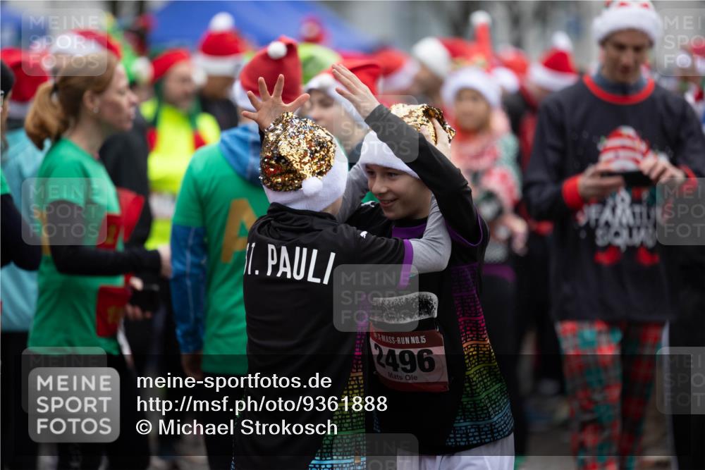 07.12.2025 - St. Pauli X-Mass-Run No. 15 Michael Strokosch http://msf.ph/oto/9361888 07.12.2025 12:22:24 Laufen 1, 15, 2496 meine-sportfotos.de