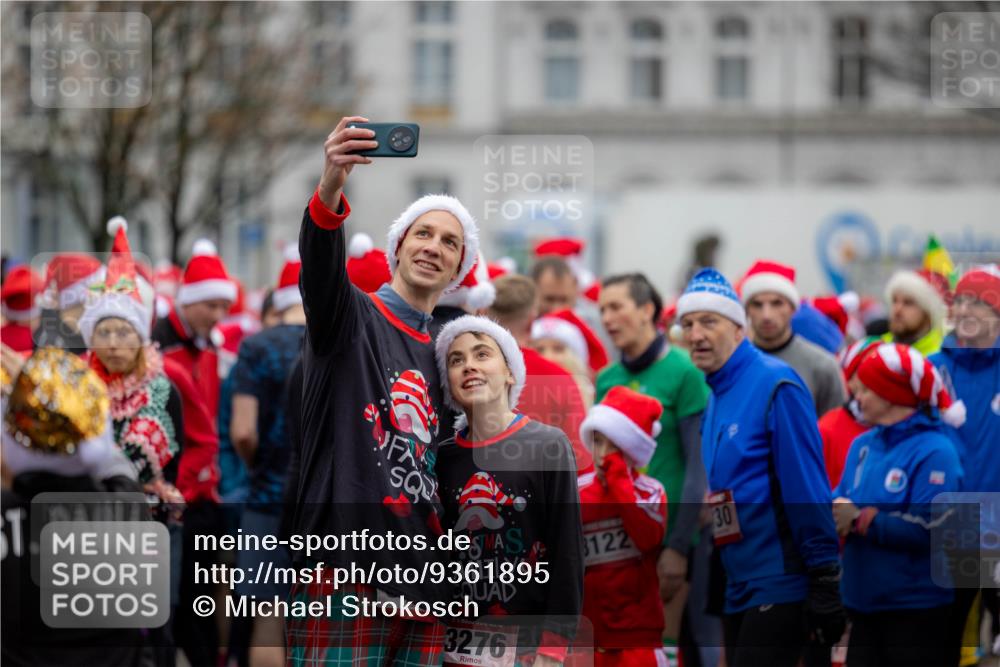 07.12.2025 - St. Pauli X-Mass-Run No. 15 Michael Strokosch http://msf.ph/oto/9361895 07.12.2025 12:22:27 Laufen 30, 122, 3276 meine-sportfotos.de