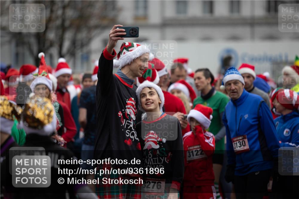 07.12.2025 - St. Pauli X-Mass-Run No. 15 Michael Strokosch http://msf.ph/oto/9361896 07.12.2025 12:22:27 Laufen 25, 3276, 3122, 3130 meine-sportfotos.de