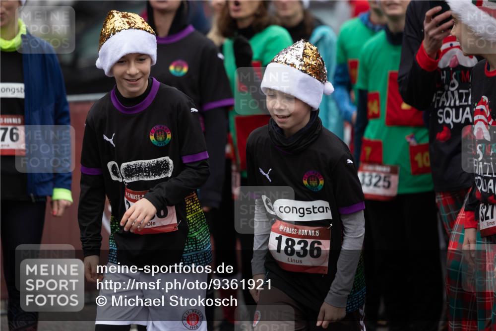 07.12.2025 - St. Pauli X-Mass-Run No. 15 Michael Strokosch http://msf.ph/oto/9361921 07.12.2025 12:30:19 Laufen 76, 9119, 1910, 15, 1836, 1910, 10, 1325, 827 meine-sportfotos.de