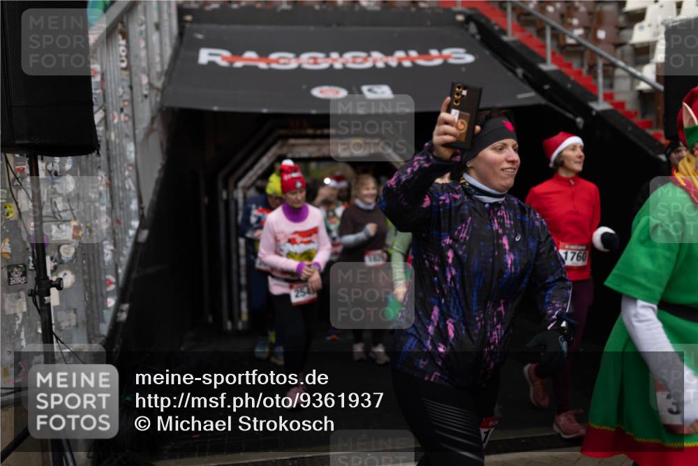 07.12.2025 - St. Pauli X-Mass-Run No. 15 Michael Strokosch http://msf.ph/oto/9361937 07.12.2025 10:33:02 Laufen 254, 1629, 1760, 3 meine-sportfotos.de