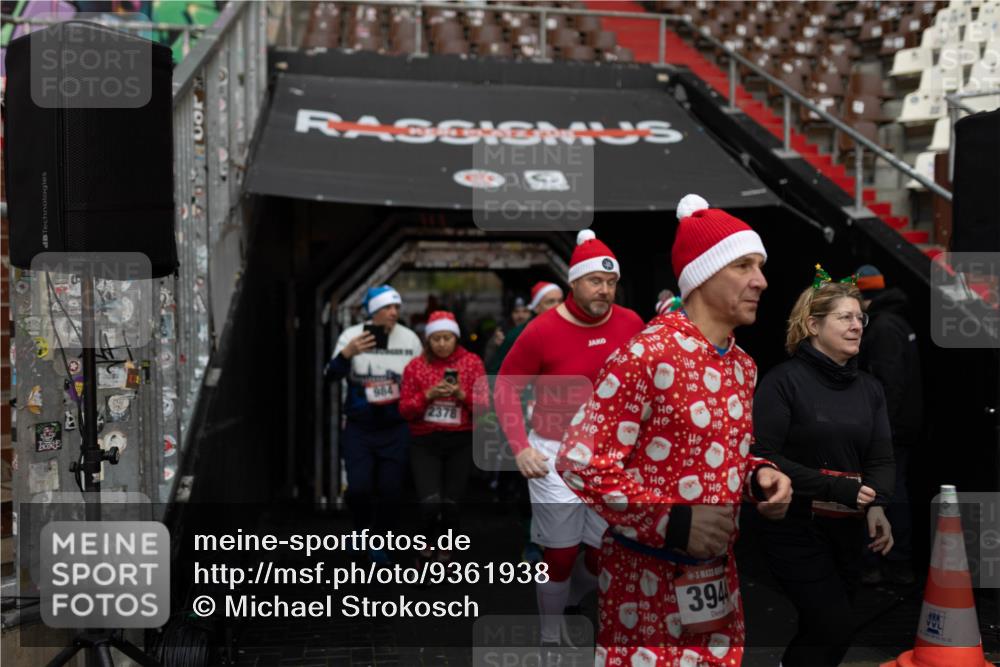 07.12.2025 - St. Pauli X-Mass-Run No. 15 Michael Strokosch http://msf.ph/oto/9361938 07.12.2025 10:33:15 Laufen 984, 2378, 394 meine-sportfotos.de