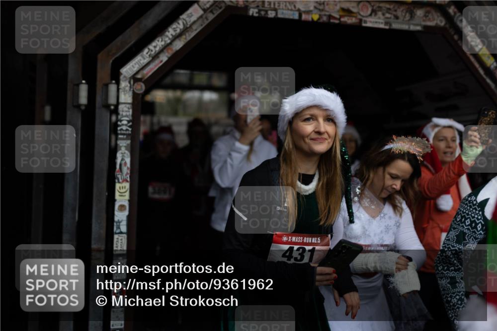 07.12.2025 - St. Pauli X-Mass-Run No. 15 Michael Strokosch http://msf.ph/oto/9361962 07.12.2025 10:33:38 Laufen 3801, 15, 431 meine-sportfotos.de