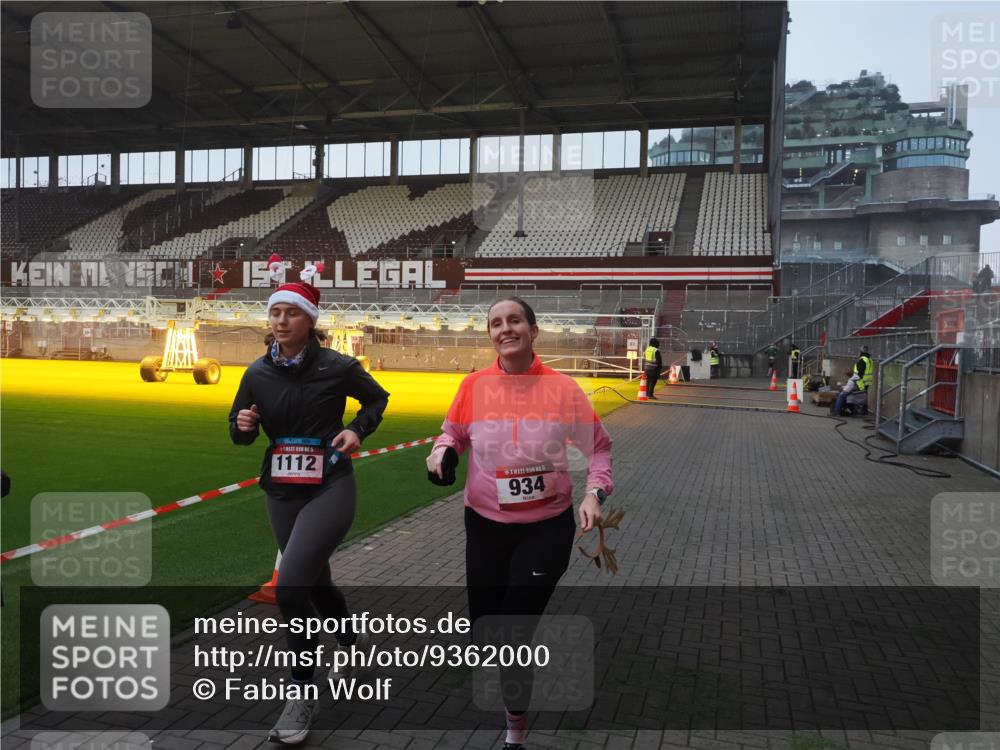 07.12.2025 - St. Pauli X-Mass-Run No. 15 Fabian Wolf http://msf.ph/oto/9362000 07.12.2025 09:59:53 Ziel 910, 911, 934, 1112, 2186, 2729, 2964 meine-sportfotos.de