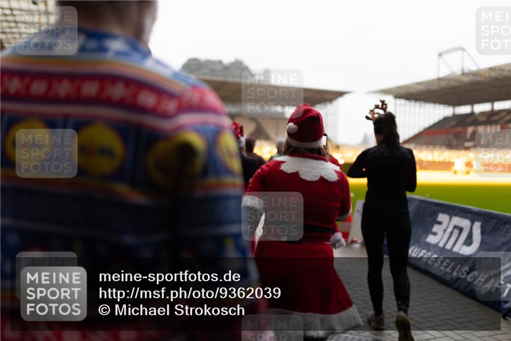 07.12.2025 - St. Pauli X-Mass-Run No. 15 Michael Strokosch http://msf.ph/oto/9362039 07.12.2025 10:34:17 Laufen 0, 30 meine-sportfotos.de