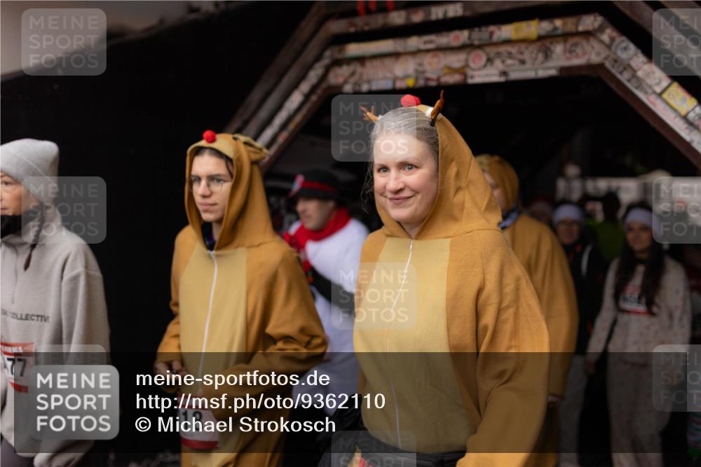 07.12.2025 - St. Pauli X-Mass-Run No. 15 Michael Strokosch http://msf.ph/oto/9362110 07.12.2025 10:34:47 Laufen 77, 18 meine-sportfotos.de