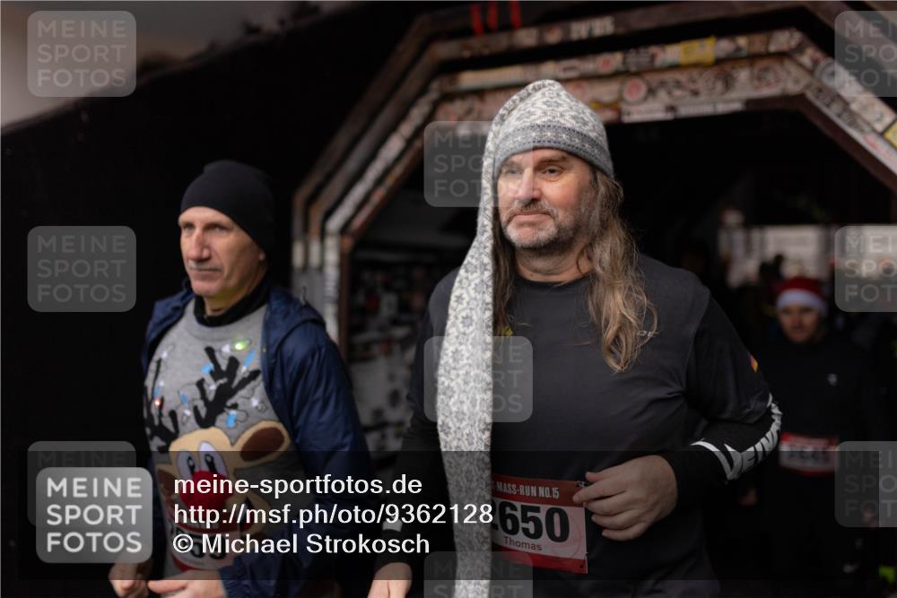 07.12.2025 - St. Pauli X-Mass-Run No. 15 Michael Strokosch http://msf.ph/oto/9362128 07.12.2025 10:34:58 Laufen 659, 15, 650, 3645 meine-sportfotos.de