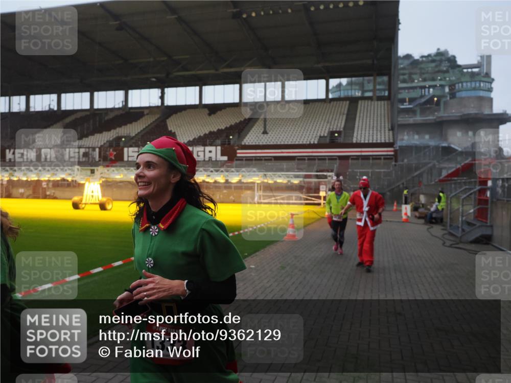 07.12.2025 - St. Pauli X-Mass-Run No. 15 Fabian Wolf http://msf.ph/oto/9362129 07.12.2025 10:00:10 Ziel 802, 1333, 1354, 1360, 1404, 2140, 2141, 4129 meine-sportfotos.de