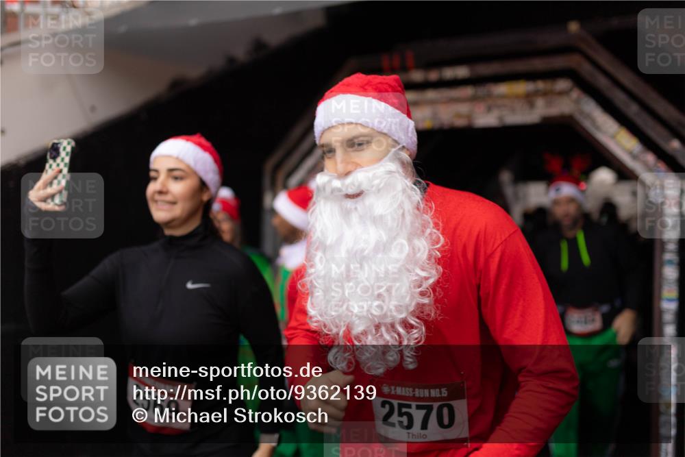 07.12.2025 - St. Pauli X-Mass-Run No. 15 Michael Strokosch http://msf.ph/oto/9362139 07.12.2025 10:35:06 Laufen 2569, 15, 2570 meine-sportfotos.de