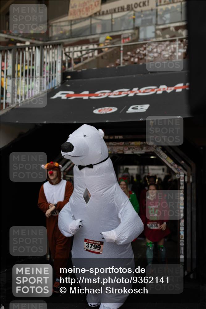 07.12.2025 - St. Pauli X-Mass-Run No. 15 Michael Strokosch http://msf.ph/oto/9362141 07.12.2025 10:35:21 Laufen 5, 3799, 38362 meine-sportfotos.de