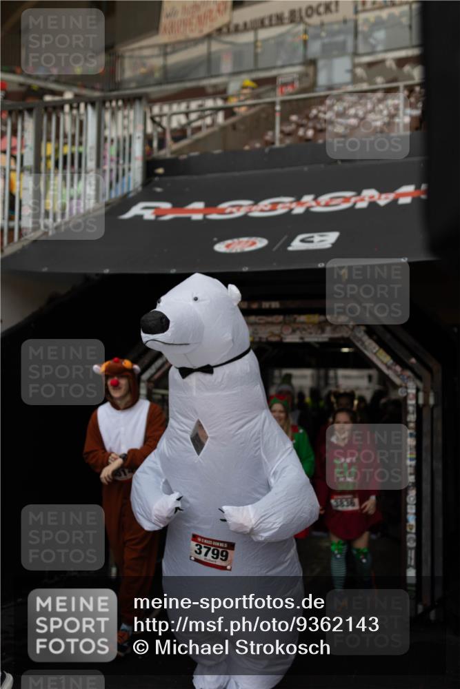 07.12.2025 - St. Pauli X-Mass-Run No. 15 Michael Strokosch http://msf.ph/oto/9362143 07.12.2025 10:35:21 Laufen 15, 3799 meine-sportfotos.de