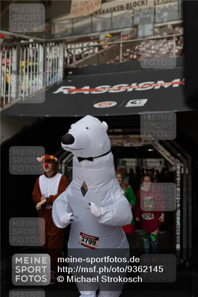 07.12.2025 - St. Pauli X-Mass-Run No. 15 Michael Strokosch http://msf.ph/oto/9362145 07.12.2025 10:35:21 Laufen 5, 3799, 3836 meine-sportfotos.de