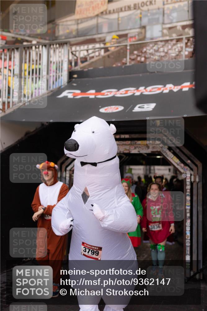 07.12.2025 - St. Pauli X-Mass-Run No. 15 Michael Strokosch http://msf.ph/oto/9362147 07.12.2025 10:35:21 Laufen 15, 3799, 3836 meine-sportfotos.de