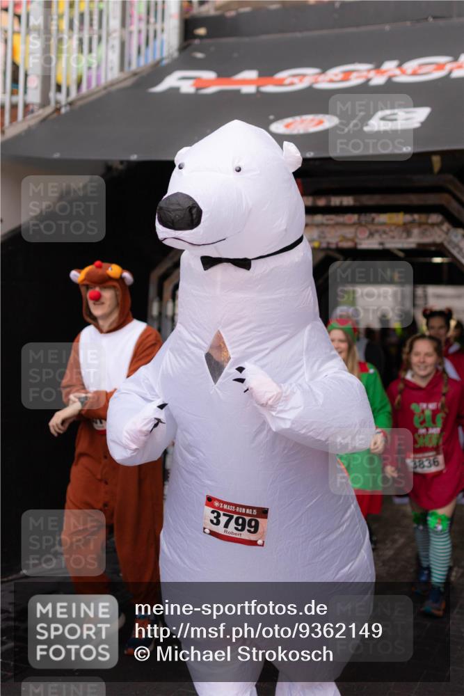 07.12.2025 - St. Pauli X-Mass-Run No. 15 Michael Strokosch http://msf.ph/oto/9362149 07.12.2025 10:35:21 Laufen 15, 3799, 3836 meine-sportfotos.de