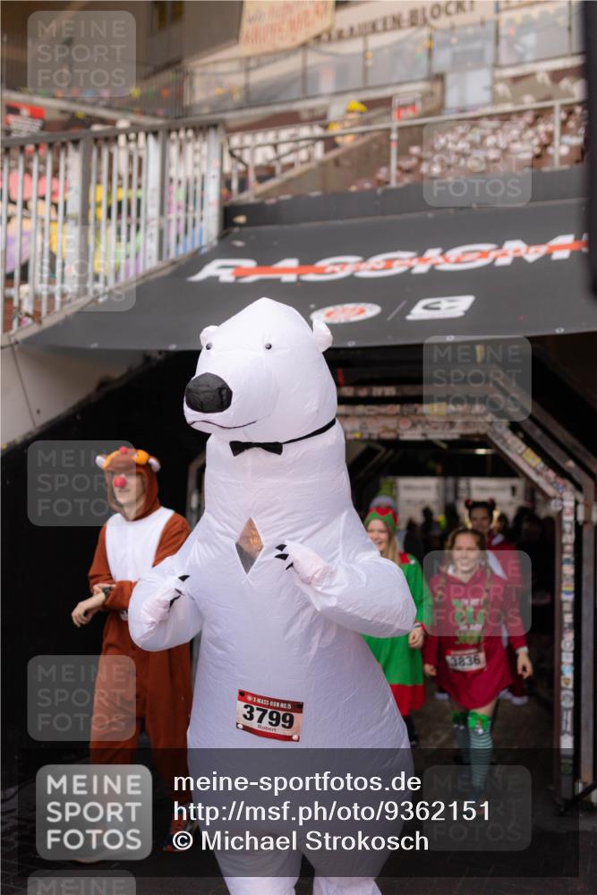 07.12.2025 - St. Pauli X-Mass-Run No. 15 Michael Strokosch http://msf.ph/oto/9362151 07.12.2025 10:35:21 Laufen 15, 3799, 3836 meine-sportfotos.de