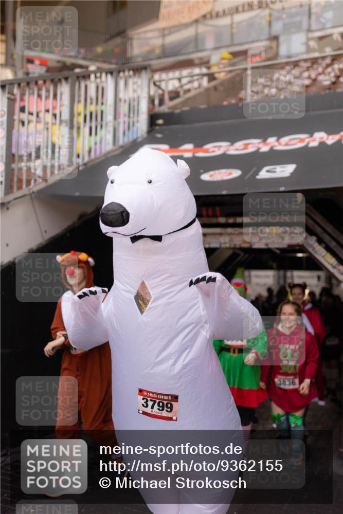 07.12.2025 - St. Pauli X-Mass-Run No. 15 Michael Strokosch http://msf.ph/oto/9362155 07.12.2025 10:35:21 Laufen 15, 3799, 3836 meine-sportfotos.de