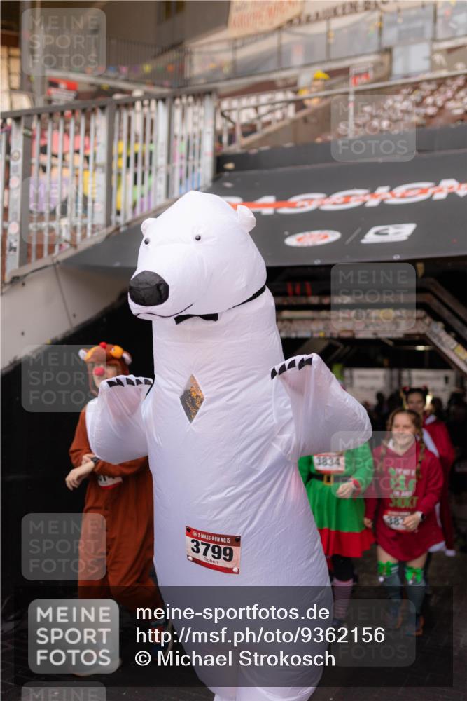 07.12.2025 - St. Pauli X-Mass-Run No. 15 Michael Strokosch http://msf.ph/oto/9362156 07.12.2025 10:35:21 Laufen 15, 3799, 3834, 3821 meine-sportfotos.de