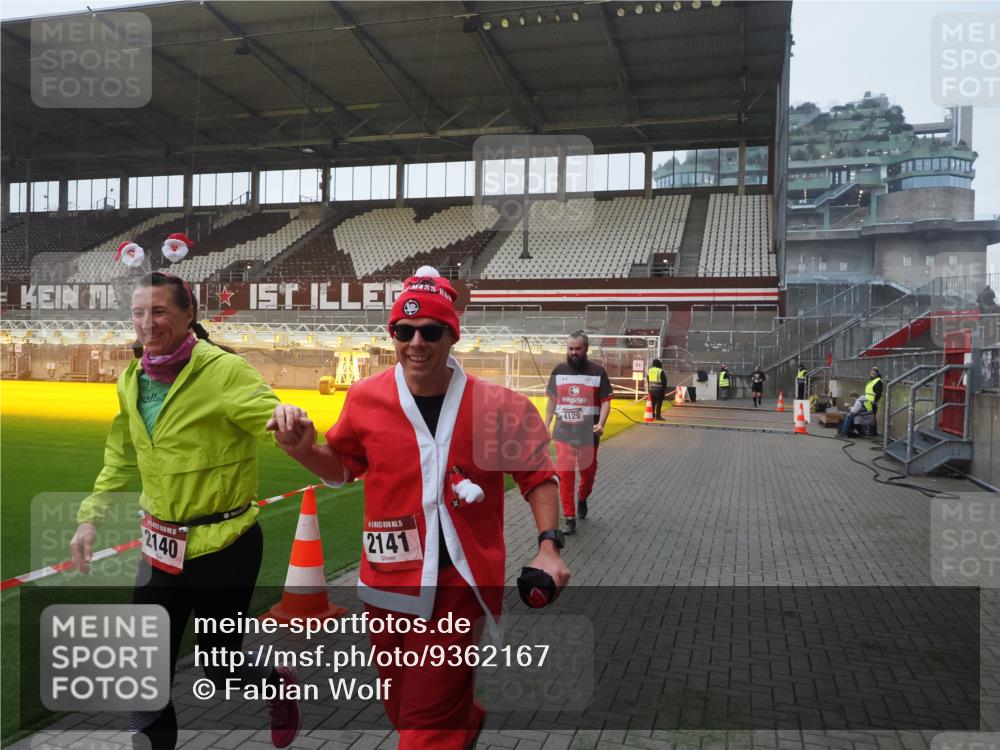 07.12.2025 - St. Pauli X-Mass-Run No. 15 Fabian Wolf http://msf.ph/oto/9362167 07.12.2025 10:00:13 Ziel 802, 1333, 1354, 1360, 1404, 2140, 2141, 4129 meine-sportfotos.de