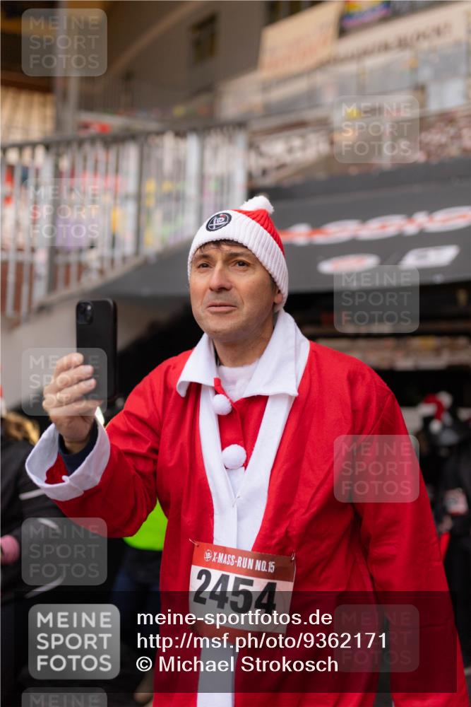 07.12.2025 - St. Pauli X-Mass-Run No. 15 Michael Strokosch http://msf.ph/oto/9362171 07.12.2025 10:35:31 Laufen 15, 2454 meine-sportfotos.de