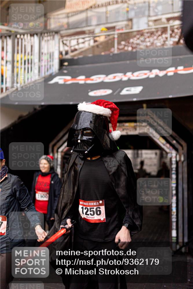 07.12.2025 - St. Pauli X-Mass-Run No. 15 Michael Strokosch http://msf.ph/oto/9362179 07.12.2025 10:35:34 Laufen 15, 1256 meine-sportfotos.de
