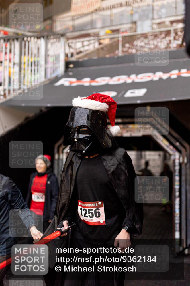 07.12.2025 - St. Pauli X-Mass-Run No. 15 Michael Strokosch http://msf.ph/oto/9362184 07.12.2025 10:35:34 Laufen 15, 1256 meine-sportfotos.de