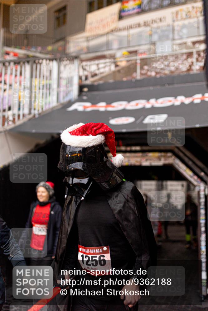 07.12.2025 - St. Pauli X-Mass-Run No. 15 Michael Strokosch http://msf.ph/oto/9362188 07.12.2025 10:35:34 Laufen 15, 1256 meine-sportfotos.de