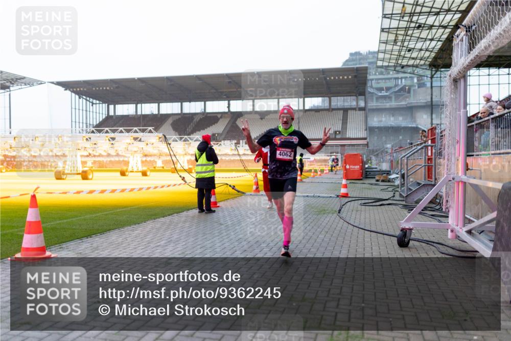 07.12.2025 - St. Pauli X-Mass-Run No. 15 Michael Strokosch http://msf.ph/oto/9362245 07.12.2025 10:54:07 Laufen 4062 meine-sportfotos.de