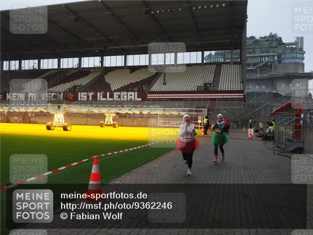 07.12.2025 - St. Pauli X-Mass-Run No. 15 Fabian Wolf http://msf.ph/oto/9362246 07.12.2025 10:00:32 Ziel 855, 1418, 1976, 2348, 3336 meine-sportfotos.de