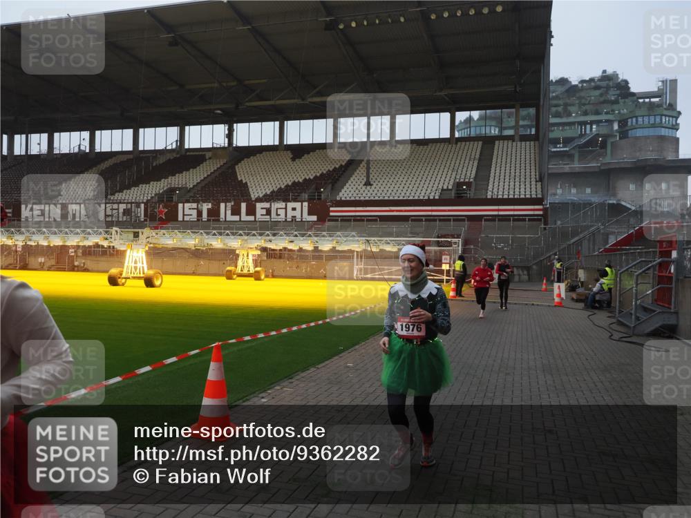 07.12.2025 - St. Pauli X-Mass-Run No. 15 Fabian Wolf http://msf.ph/oto/9362282 07.12.2025 10:00:34 Ziel 855, 1418, 1976, 2348, 3336 meine-sportfotos.de