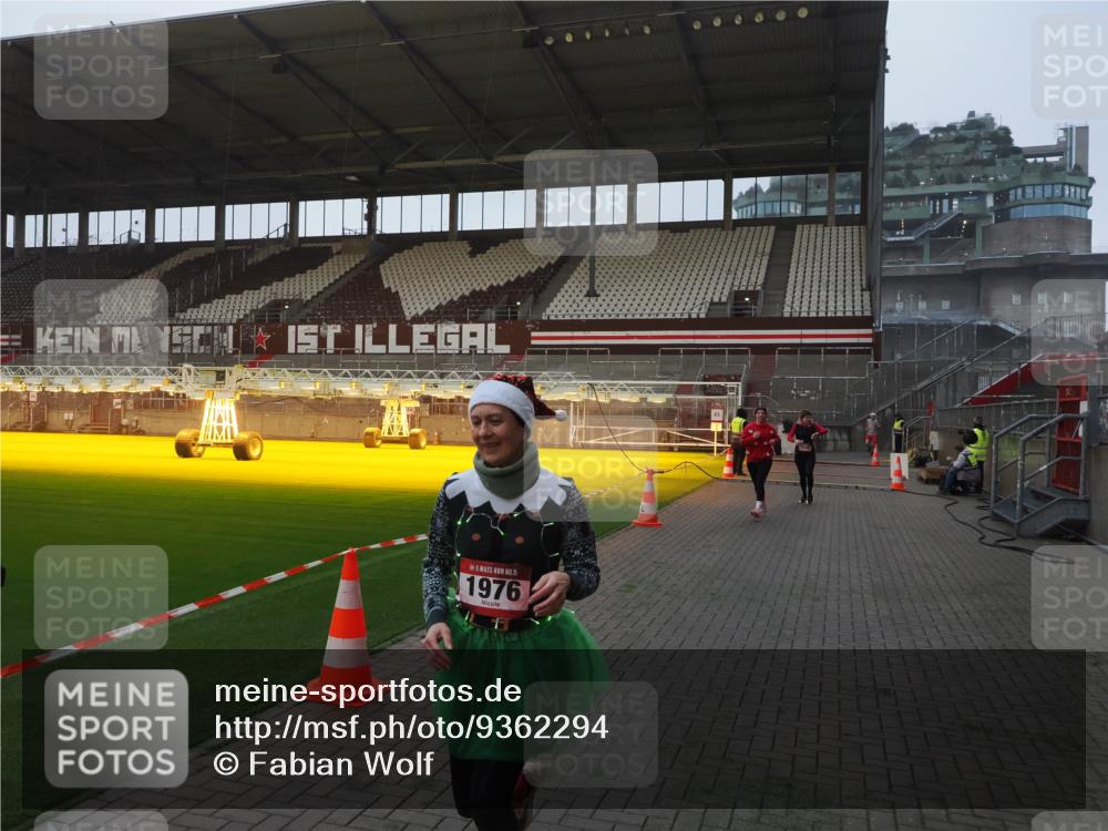 07.12.2025 - St. Pauli X-Mass-Run No. 15 Fabian Wolf http://msf.ph/oto/9362294 07.12.2025 10:00:35 Ziel 855, 1418, 1976, 2348, 3336 meine-sportfotos.de