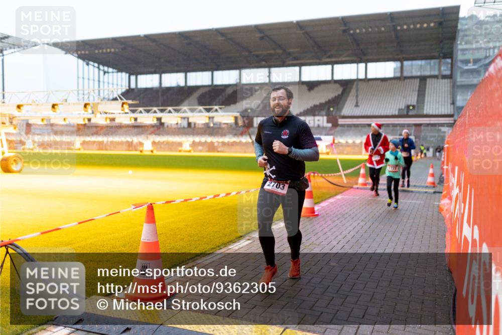 07.12.2025 - St. Pauli X-Mass-Run No. 15 Michael Strokosch http://msf.ph/oto/9362305 07.12.2025 10:54:55 Laufen 2703, 1722 meine-sportfotos.de