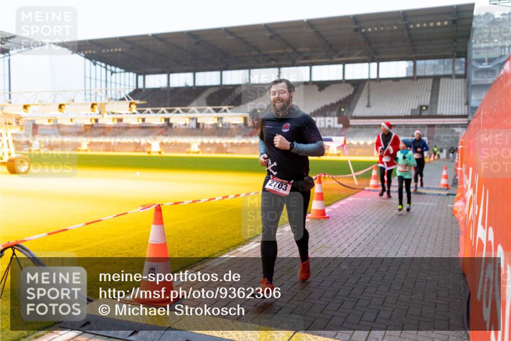 07.12.2025 - St. Pauli X-Mass-Run No. 15 Michael Strokosch http://msf.ph/oto/9362306 07.12.2025 10:54:55 Laufen 040, 66, 93, 02, 22, 2703, 1722 meine-sportfotos.de