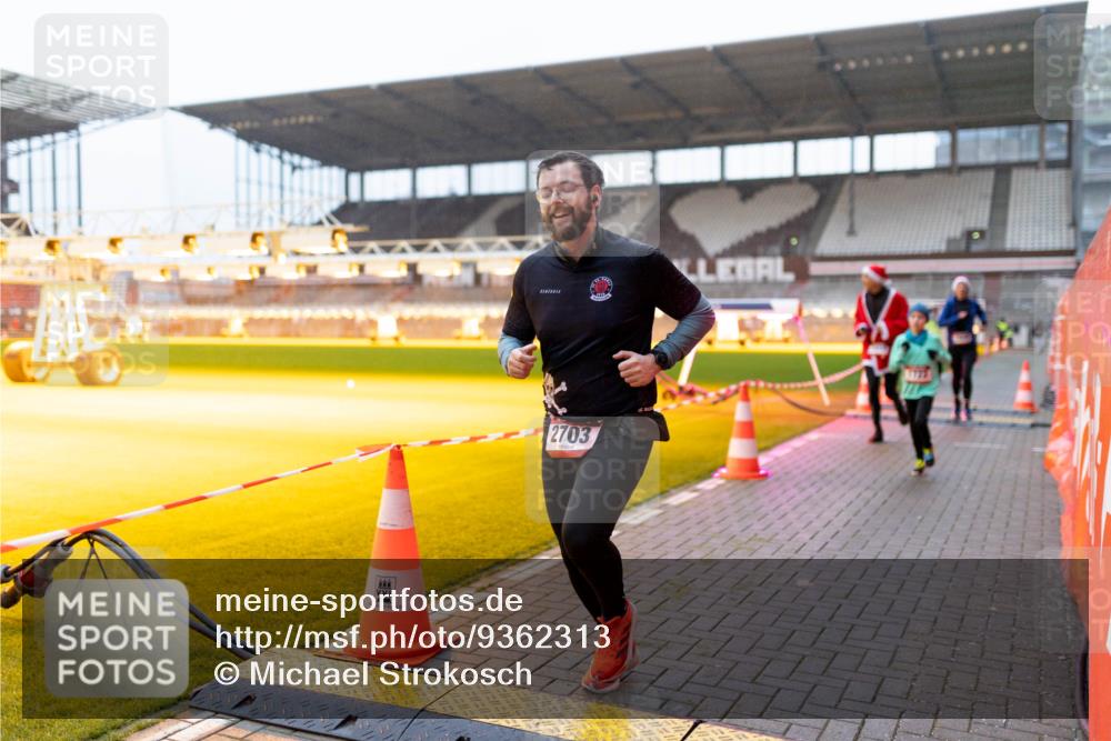 07.12.2025 - St. Pauli X-Mass-Run No. 15 Michael Strokosch http://msf.ph/oto/9362313 07.12.2025 10:54:56 Laufen 2703, 7722 meine-sportfotos.de