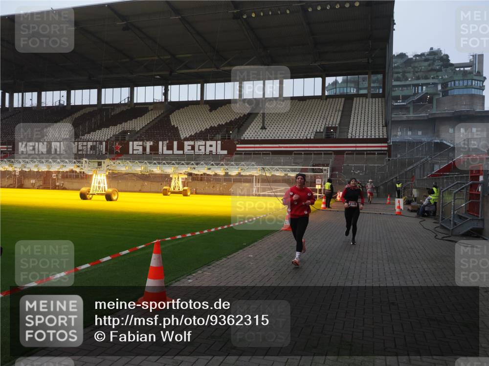 07.12.2025 - St. Pauli X-Mass-Run No. 15 Fabian Wolf http://msf.ph/oto/9362315 07.12.2025 10:00:37 Ziel 855, 1418, 1976, 2348 meine-sportfotos.de