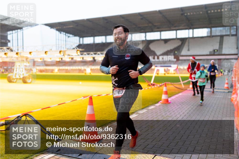 07.12.2025 - St. Pauli X-Mass-Run No. 15 Michael Strokosch http://msf.ph/oto/9362316 07.12.2025 10:54:56 Laufen 2703 meine-sportfotos.de