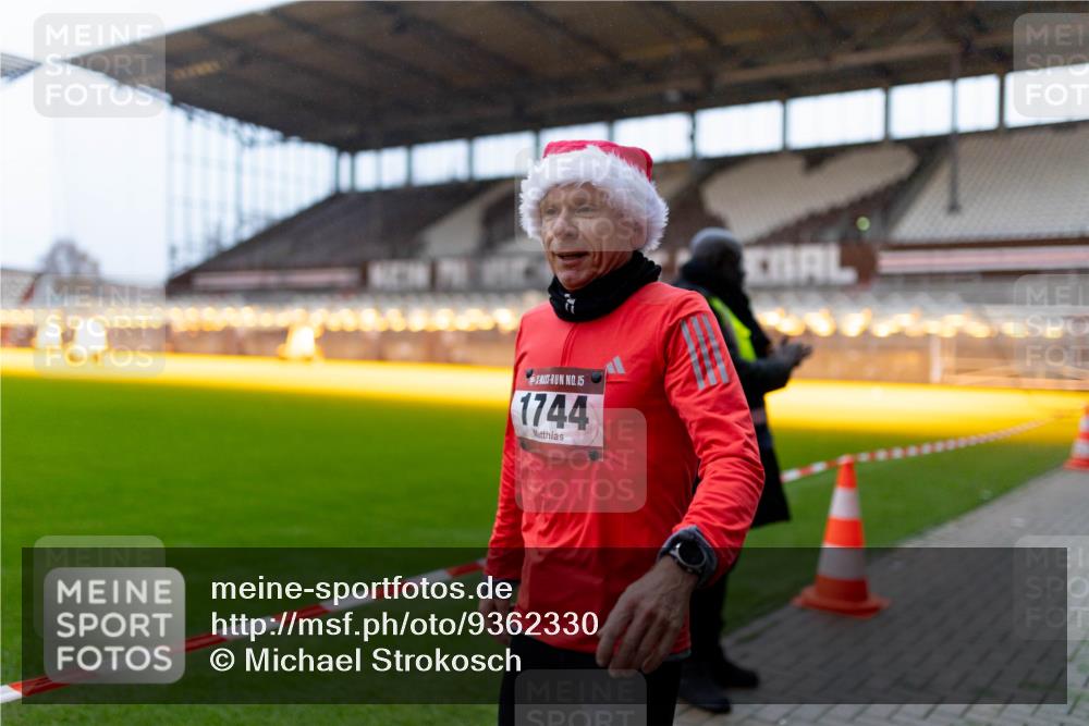 07.12.2025 - St. Pauli X-Mass-Run No. 15 Michael Strokosch http://msf.ph/oto/9362330 07.12.2025 10:55:45 Laufen 15, 1744 meine-sportfotos.de