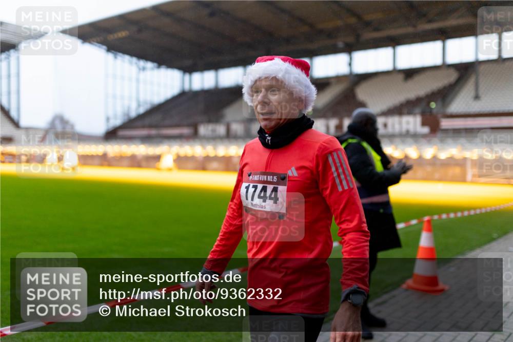 07.12.2025 - St. Pauli X-Mass-Run No. 15 Michael Strokosch http://msf.ph/oto/9362332 07.12.2025 10:55:46 Laufen 15, 1744 meine-sportfotos.de