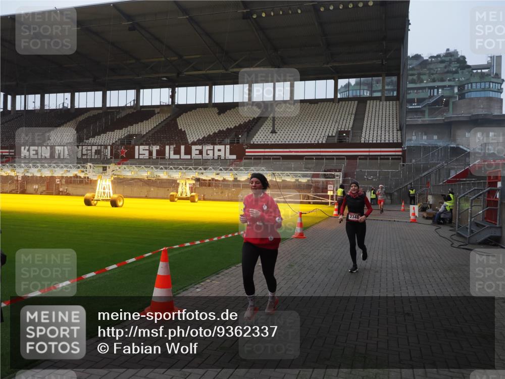 07.12.2025 - St. Pauli X-Mass-Run No. 15 Fabian Wolf http://msf.ph/oto/9362337 07.12.2025 10:00:38 Ziel 855, 1418, 1976, 2348 meine-sportfotos.de