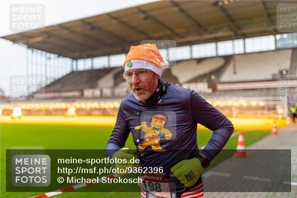 07.12.2025 - St. Pauli X-Mass-Run No. 15 Michael Strokosch http://msf.ph/oto/9362396 07.12.2025 10:56:47 Laufen 6000, 15, 198 meine-sportfotos.de