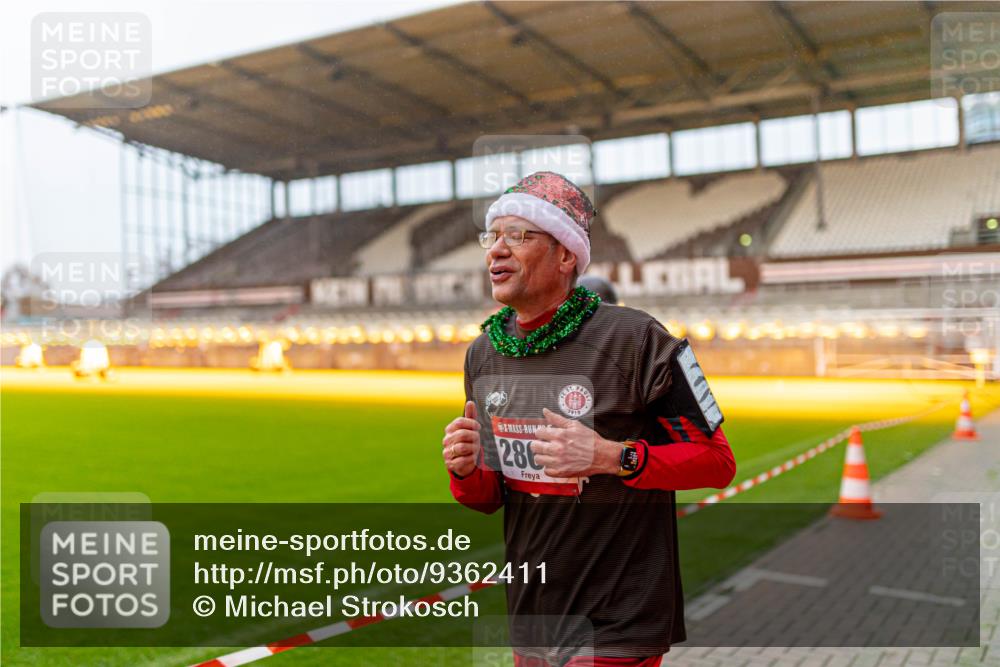 07.12.2025 - St. Pauli X-Mass-Run No. 15 Michael Strokosch http://msf.ph/oto/9362411 07.12.2025 10:57:00 Laufen 28, 19, 1910 meine-sportfotos.de