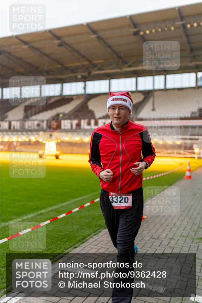 07.12.2025 - St. Pauli X-Mass-Run No. 15 Michael Strokosch http://msf.ph/oto/9362428 07.12.2025 10:57:11 Laufen 15, 49, 3320 meine-sportfotos.de