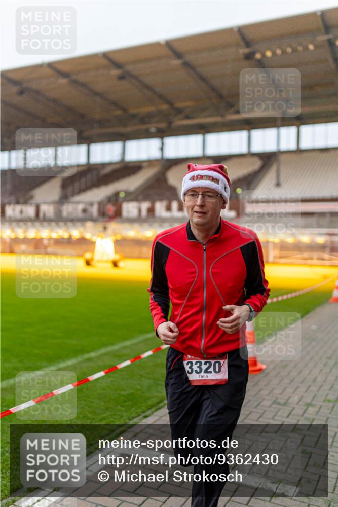07.12.2025 - St. Pauli X-Mass-Run No. 15 Michael Strokosch http://msf.ph/oto/9362430 07.12.2025 10:57:11 Laufen 49, 3320 meine-sportfotos.de