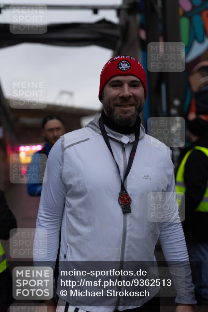 07.12.2025 - St. Pauli X-Mass-Run No. 15 Michael Strokosch http://msf.ph/oto/9362513 07.12.2025 10:59:25 Laufen  meine-sportfotos.de