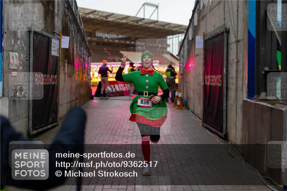 07.12.2025 - St. Pauli X-Mass-Run No. 15 Michael Strokosch http://msf.ph/oto/9362517 07.12.2025 10:59:43 Laufen 939 meine-sportfotos.de