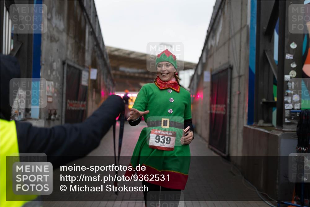 07.12.2025 - St. Pauli X-Mass-Run No. 15 Michael Strokosch http://msf.ph/oto/9362531 07.12.2025 10:59:44 Laufen 15, 939 meine-sportfotos.de