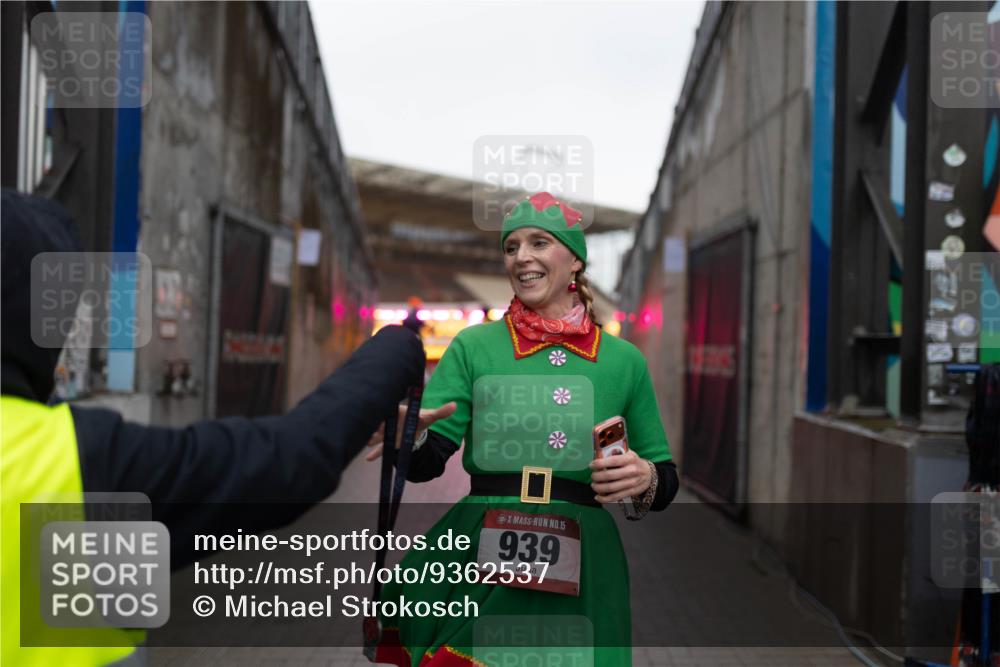 07.12.2025 - St. Pauli X-Mass-Run No. 15 Michael Strokosch http://msf.ph/oto/9362537 07.12.2025 10:59:44 Laufen 15, 939 meine-sportfotos.de