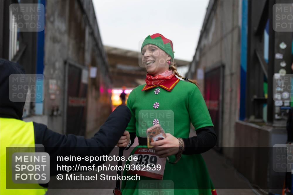 07.12.2025 - St. Pauli X-Mass-Run No. 15 Michael Strokosch http://msf.ph/oto/9362539 07.12.2025 10:59:44 Laufen 939 meine-sportfotos.de
