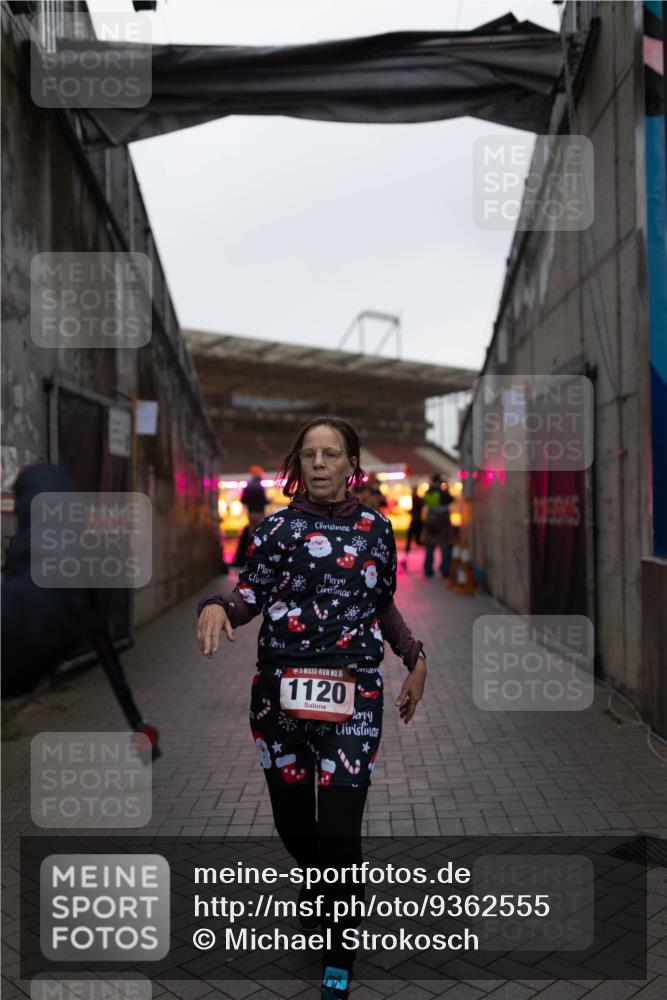07.12.2025 - St. Pauli X-Mass-Run No. 15 Michael Strokosch http://msf.ph/oto/9362555 07.12.2025 10:59:48 Laufen 15, 1120 meine-sportfotos.de