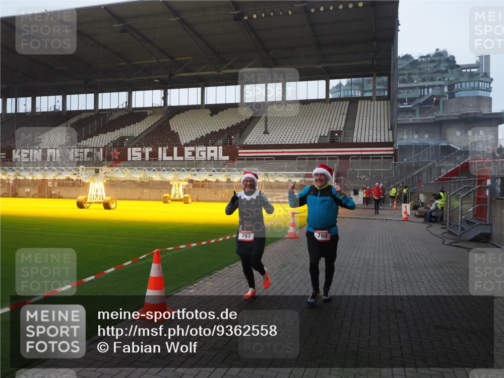 07.12.2025 - St. Pauli X-Mass-Run No. 15 Fabian Wolf http://msf.ph/oto/9362558 07.12.2025 10:01:19 Ziel 780, 783, 801, 1124, 1887, 1892, 2528 meine-sportfotos.de