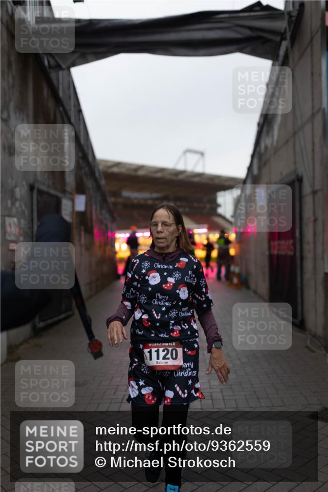 07.12.2025 - St. Pauli X-Mass-Run No. 15 Michael Strokosch http://msf.ph/oto/9362559 07.12.2025 10:59:48 Laufen 15, 1120 meine-sportfotos.de